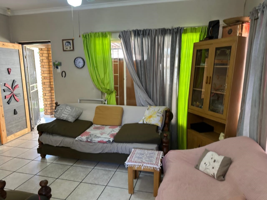 2 Bedroom Property for Sale in Oos Einde North West